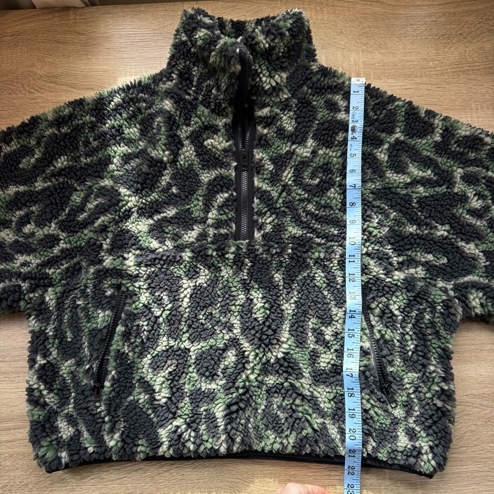 Aritzia TNA Half Zip Rush Polar Fleece Pullover Jacket Green Print Medium - Picture 9 of 12